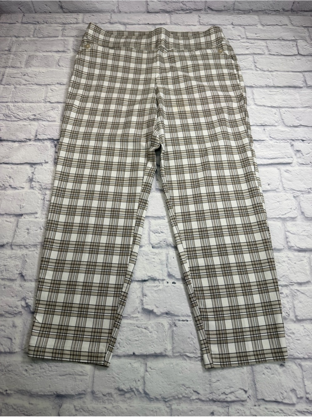 Soho Women's Straight Leg Plaid Pull On Pants in White and Brown. Size XL.